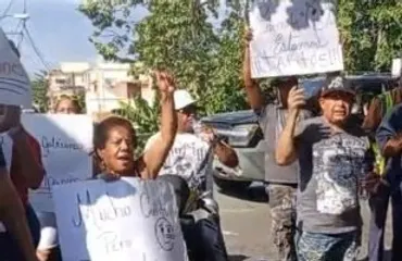 Residentes de la Zona Sur de La Vega protestan por apagones y altas facturas de Edenorte