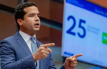 Omar Fernández: el Gobierno aplica una reforma fiscal "por cuotas" con aumentos como el marbete