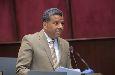 Diputado Beltré propone enseñanza obligatoria de creole, inglés y francés en escuelas dominicanas