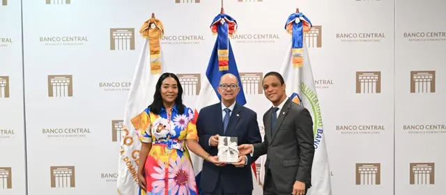 BCRD dona obras literarias a Biblioteca Abigaíl Mejía, del Ministerio de la Mujer