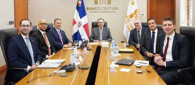 Valdez Albizu se reúne con delegación de funcionarios del FMI