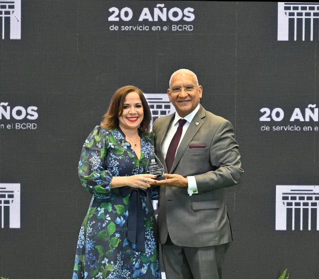 BCRD realiza acto de reconocimiento a personal por tiempo de de servicio a la institución