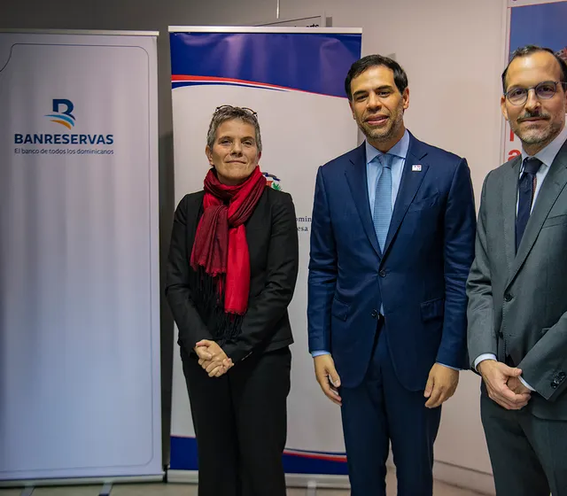 Banreservas otorga becas de residencia artística en París a dos creadores dominicanos