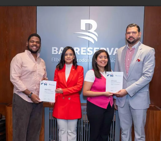 Banreservas entrega becas Creativos Globales para estudiar en Miami Ad School Punta Cana