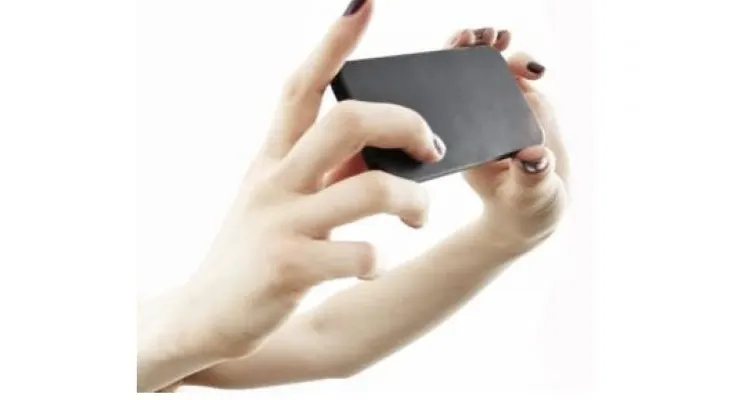 Tomarte muchas selfies podría afectar tu relación de pareja