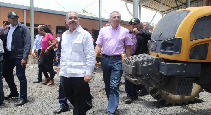 Danilo Medina apoya a pescadores Sabana de la Mar y da seguimiento a logros arroceros de Miches