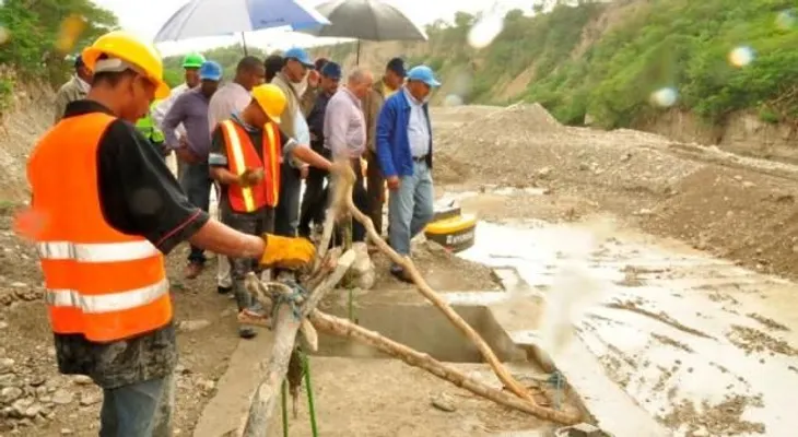 INDRHI rehabilita canal de riego  Hernán Cortez en Azua