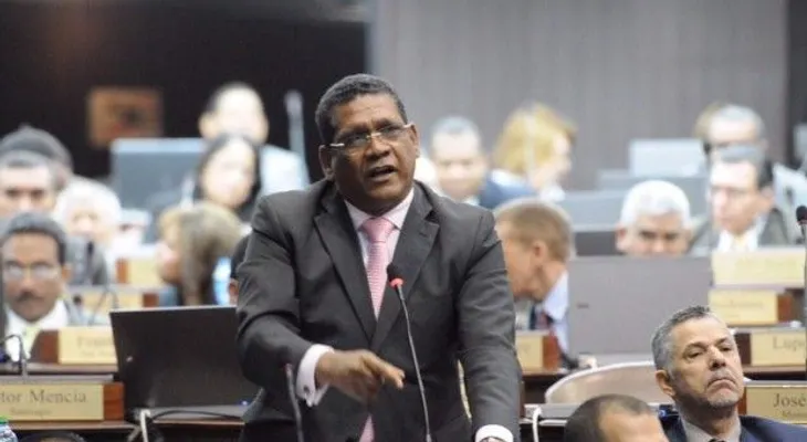 Voceros del PLD desmienten soborno a legisladores