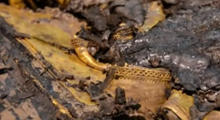 Hallan en China un tesoro de 'pezuñas' de oro en una necrópolis imperial