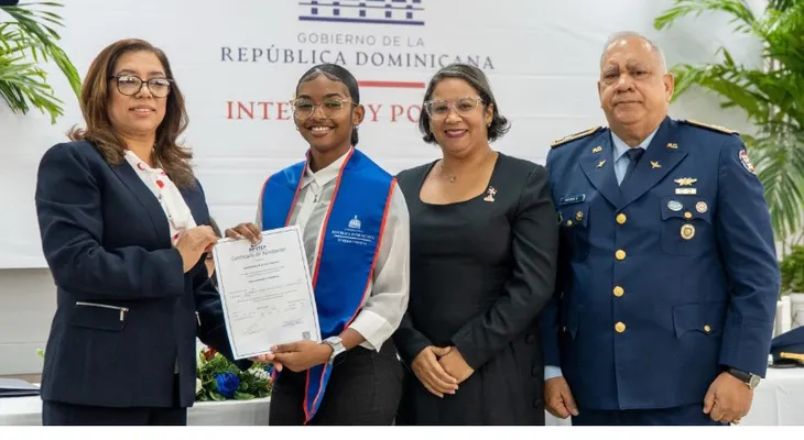 Interior y Policía gradúa 722 técnicos de escuelas vocacionales