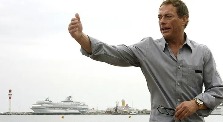 Van Damme propone un plan para salvar a la humanidad de la extinción