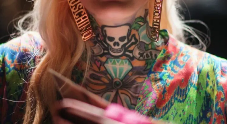 ¡Mucho cuidado! Este color de tatuajes puede causar cáncer