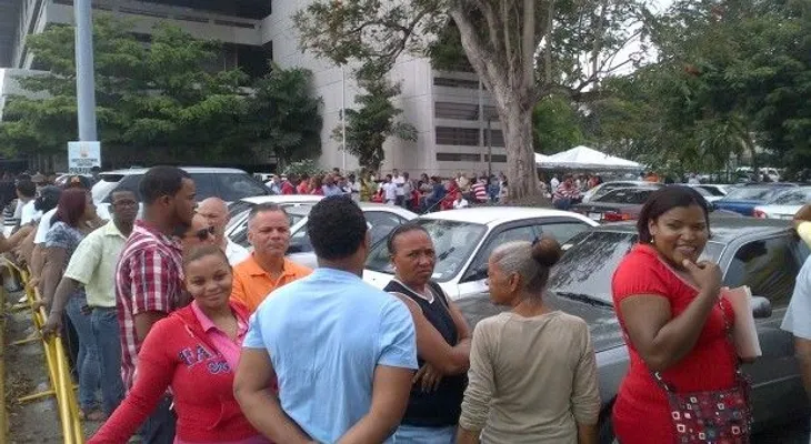 Largas filas para cambiar cédulas en JCE de Santiago