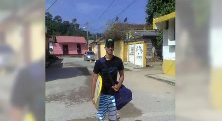 Imágenes de momento en que matan un joven en Venezuela (Vídeo)
