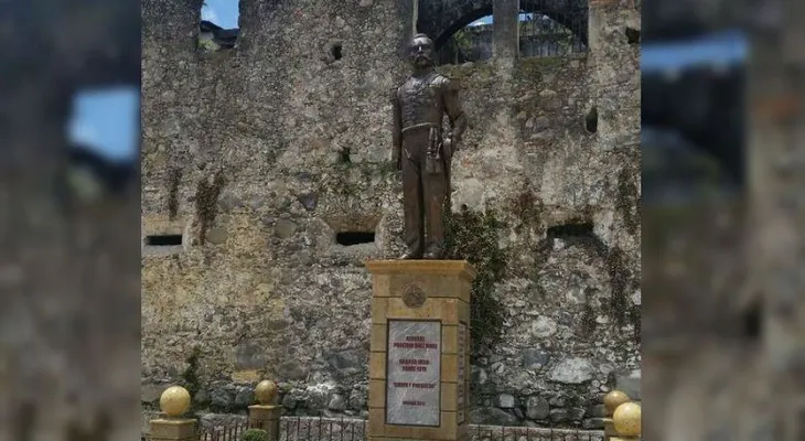 Estatua de Porfirio Díaz causa indignación en México