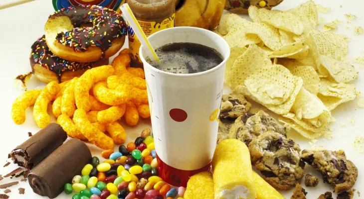 Conoce los alimentos que más dañan el cerebro