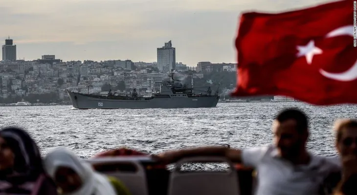 Un buque ruso realiza disparos de advertencia a un pesquero turco en el Mar Egeo
