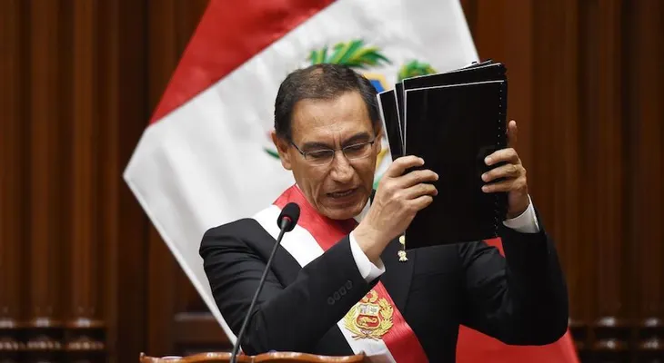 El presidente de Perú, Martín Vizcarra, dice que someterá a referendo reelección de congresistas