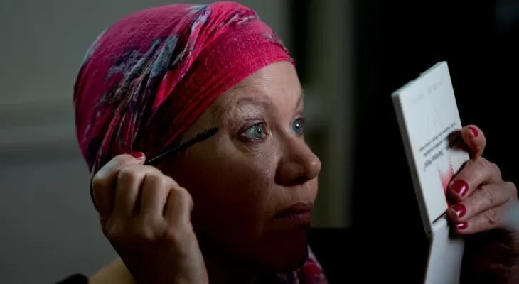 Clases de belleza animan a enfermas de cáncer
