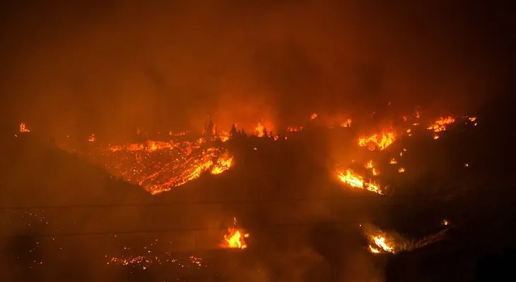 Los peores incendios forestales en la historia de Chile dejan 3 muertos
