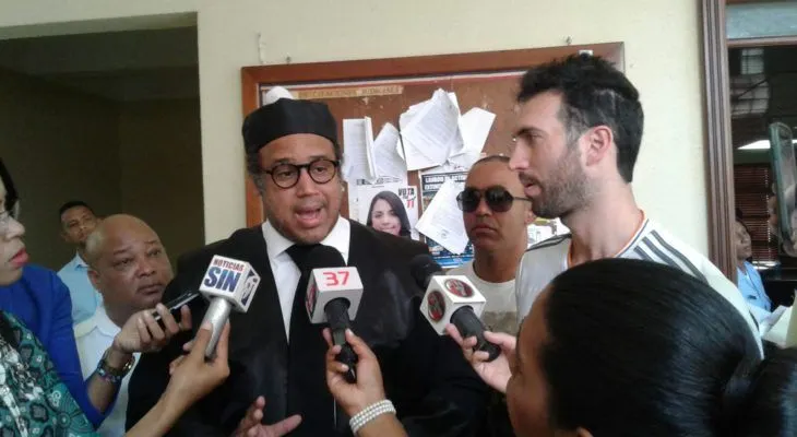 Condenan a Karim a pagar 2 millones de dólares por vehículo