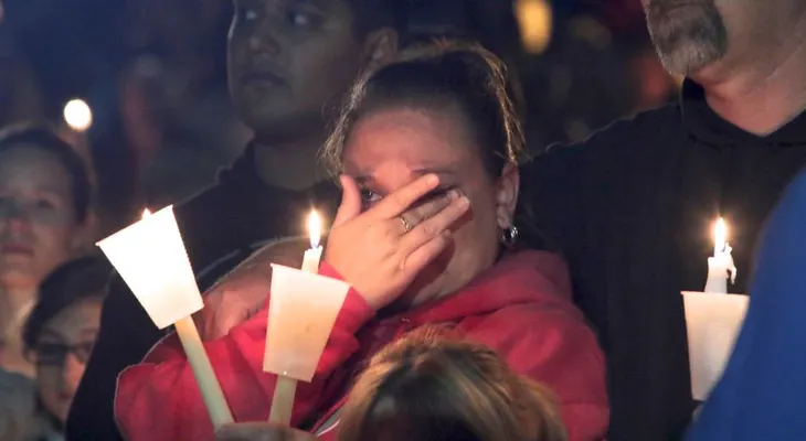 Millones de estadounidenses aman las armas, pero todos padecen por ellas