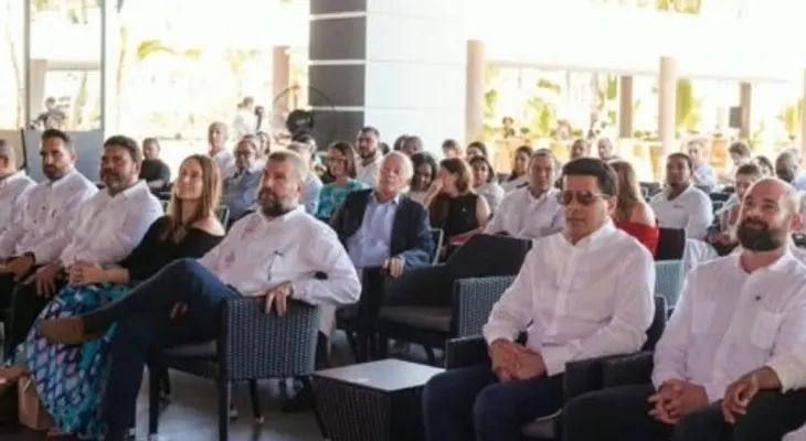 Collado afirma que el turismo vive su mejor momento y aporta cerca del 50% del crecimiento económico de RD