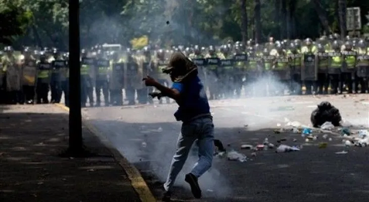Detienen a más de 400 por saqueos en Venezuela