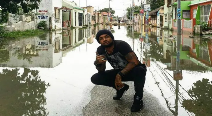 Emisoras habrían dejado de tocar el tema "El Hombre Gris" de Vakero 