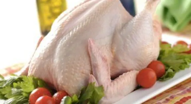 Otra vez se discute: ¿lavar o no lavar el pollo crudo?