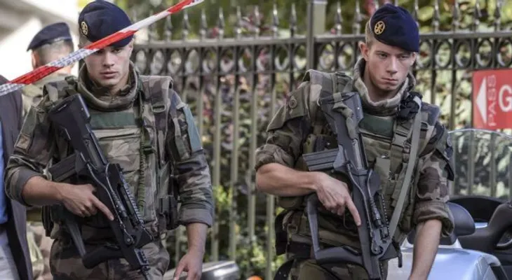  Detienen en Francia un hombre vinculado con ataque a militares 