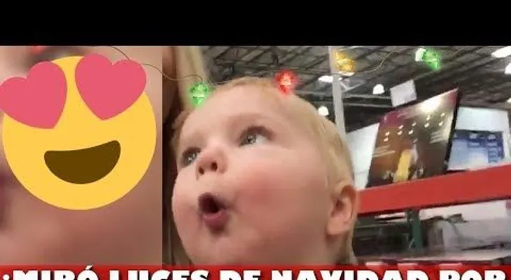 El bebe y su encantadora reacción al ver las luces de navidad por primera vez
