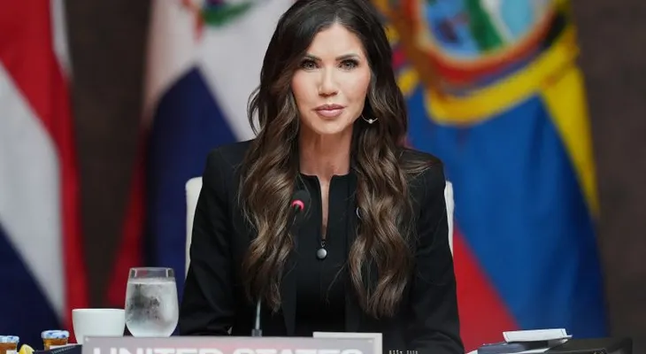 Kristi Noem regresa al Gobierno de Trump como enviada especial del Departamento de Estado para el 'Escudo de las Américas'