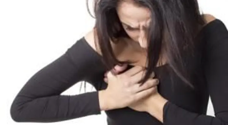¿Cuáles son los síntomas de un infarto en mujeres? (VIDEO)