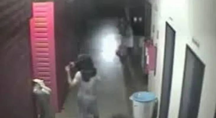 Hombre roba tienda de ropa y de paso "viola" a un maniquí