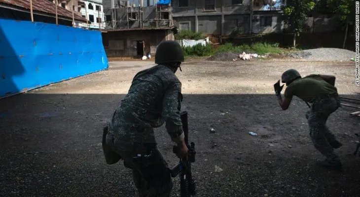 Filipinas lanza ataques aéreos para recuperar la ciudad ocupada por combatientes afiliados a ISIS