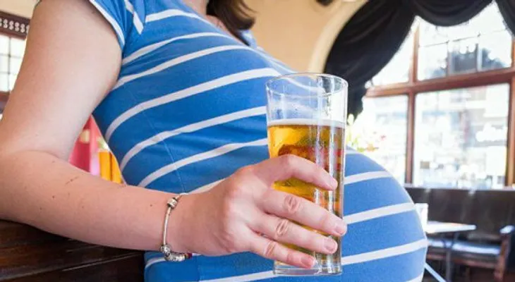 El 58% de mujeres dominicanas embarazadas consumen alcohol, revela estudio
