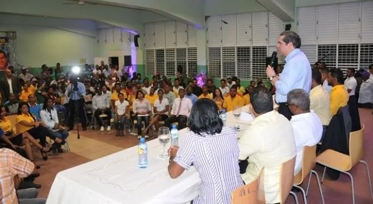Francisco Javier propone ampliar reforma curricular para mejorar calidad educativa 