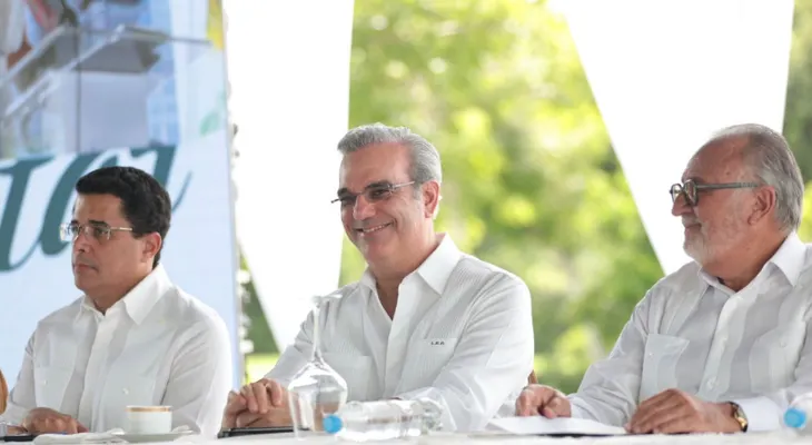 Presidente Abinader asiste a inauguración de Hotel Secrets Tides y complejo de apartamentos en Punta Cana