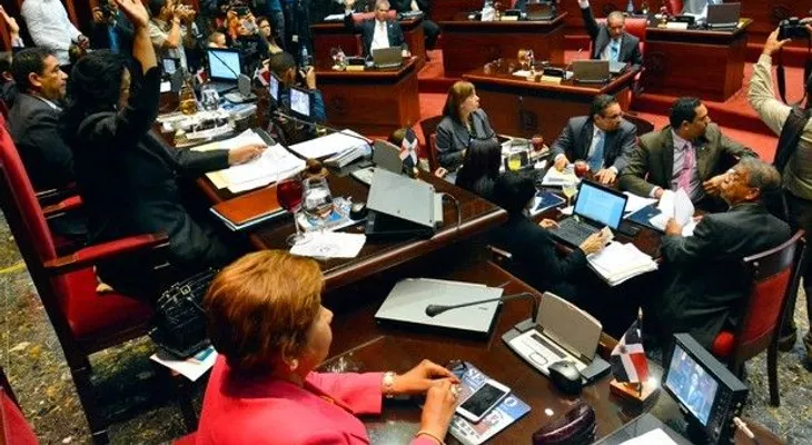 Senadores votan por convocatoria Asamblea Nacional Revisora para modificar la Constitución 