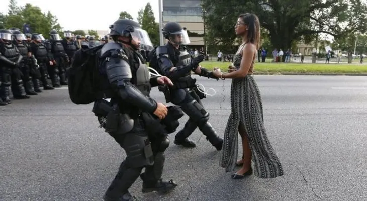 La foto protesta en USA que le está dando la vuelta al MUNDO 