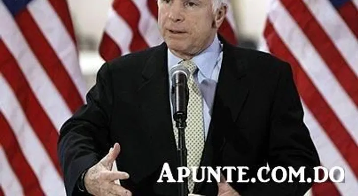 John McCain urge a Obama, a ocupar militarmente Venezuela.