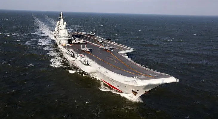 "Imponente y hermoso": China presume de nuevo portaaviones mientras lo 'pasea' por Japón