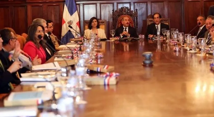 Gobierno aprueba Presupuesto 2016 por un monto de 663 mil 558 millones de pesos