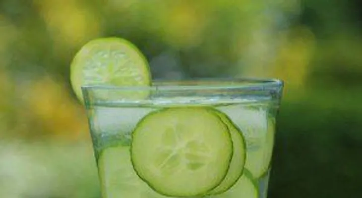 Consumir agua de pepino aporta grandes beneficios para tu salud