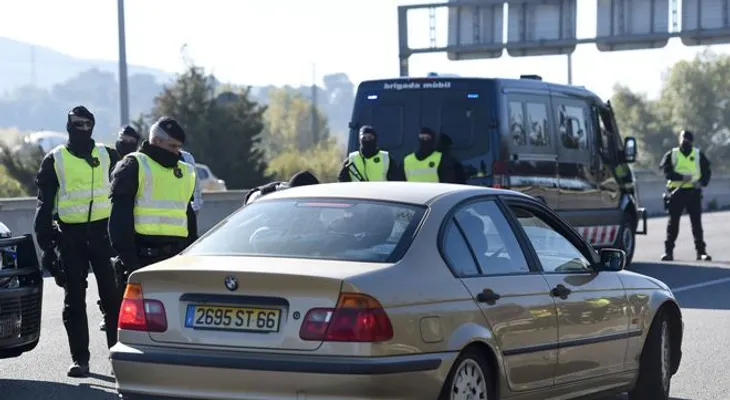 Hallan auto vinculado con ataques a Francia