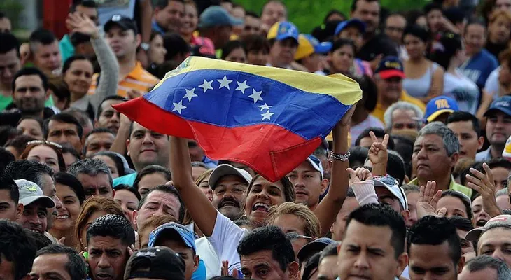 63.000 personas cruzan de Venezuela a Colombia para comprar productos básicos
