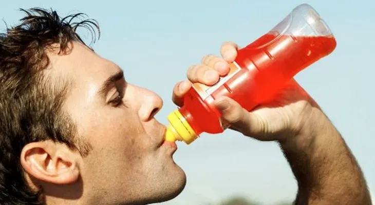 Qué son las bebidas con electrolitos 