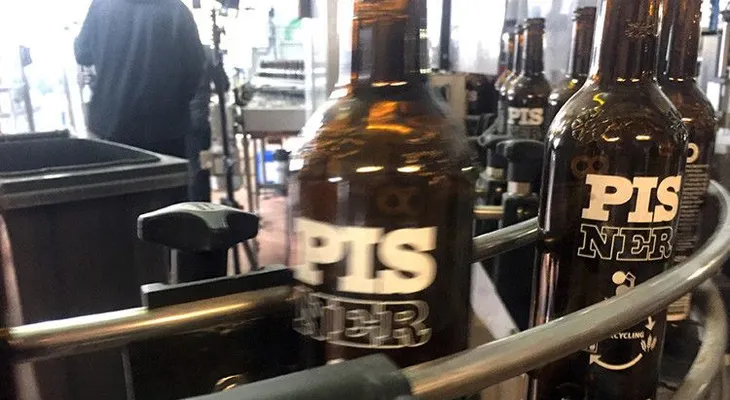 Asqueroso: La cerveza Pisner de orina humana es todo un éxito
