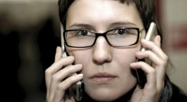 Uso excesivo de celulares aumenta riesgo de cáncer